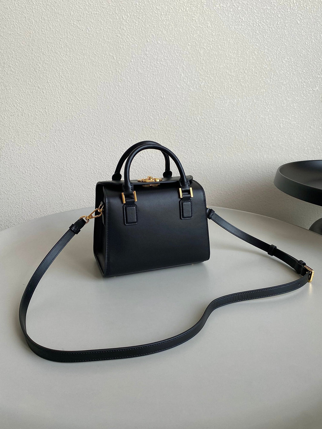 Boston 20 Handbag In Black Calfskin