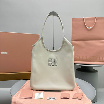 Hobo 40 Tote In White Calfskin
