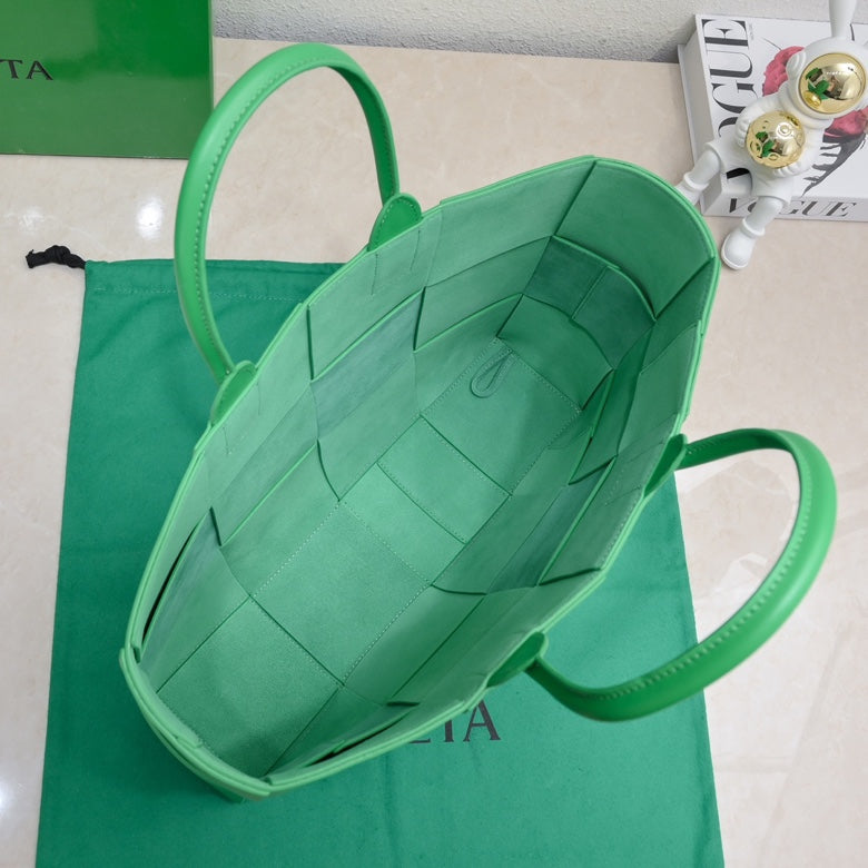 Bv Medium Arco Tote 38CM Intreccio Leather