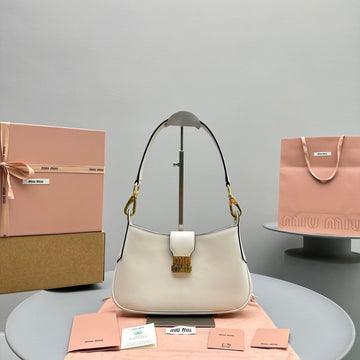Hobo 28 City Shouder Bag In White Calfskin