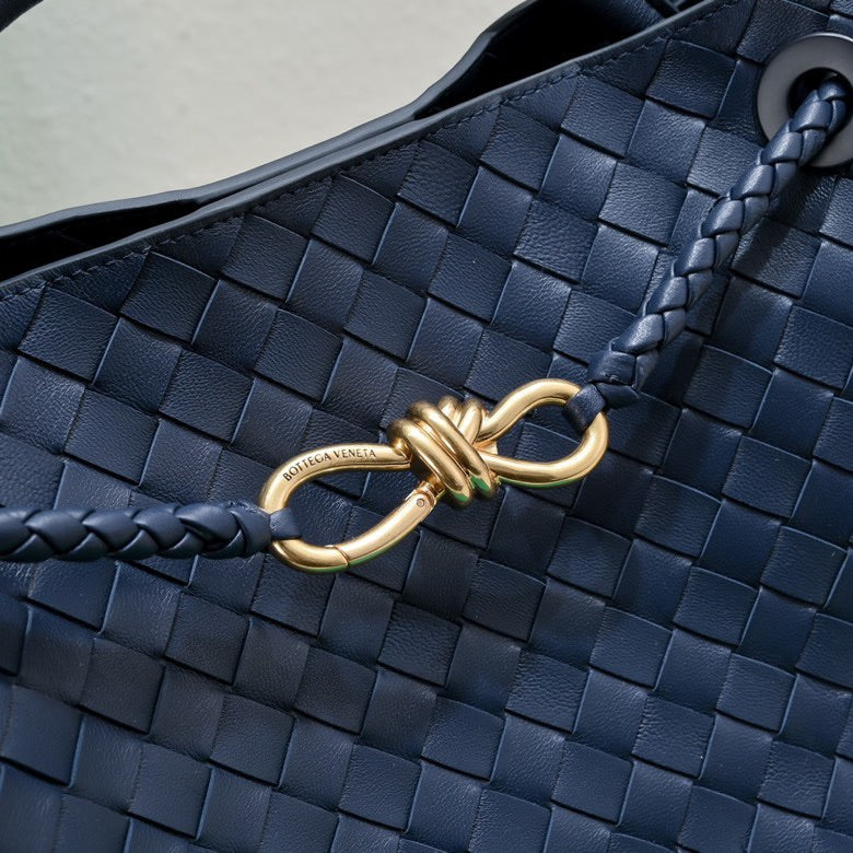 Bv Medium Andiamo 32 Dark Blue Lambskin