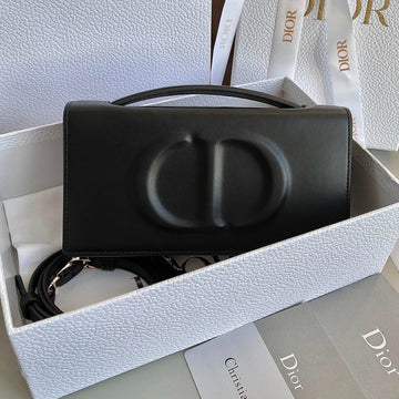 Signature Chain Bag 21 In Black Calfskin