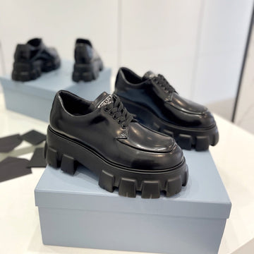 Monolith Lace-Up Loafer In Black Calfskin Attached Triangle Logo