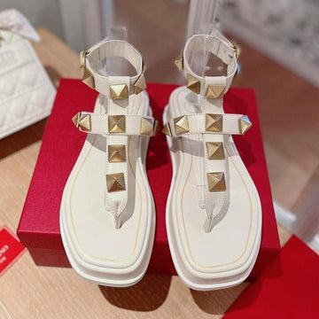 Rockstud Thong Sandals In White Calfskin