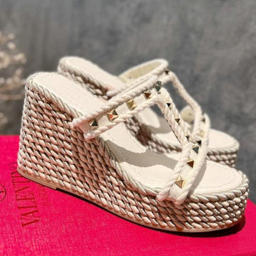 Rockstud Laminated Nappa Wedge Sandal 100 Mm White