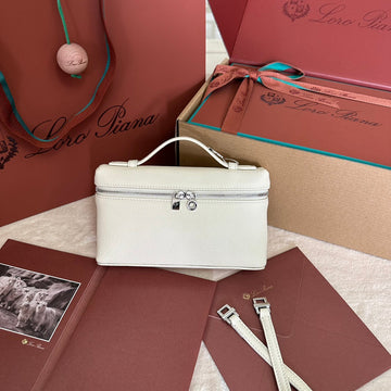 Extra Pocket L19 In White Grained Calfskin With Silver Hardware