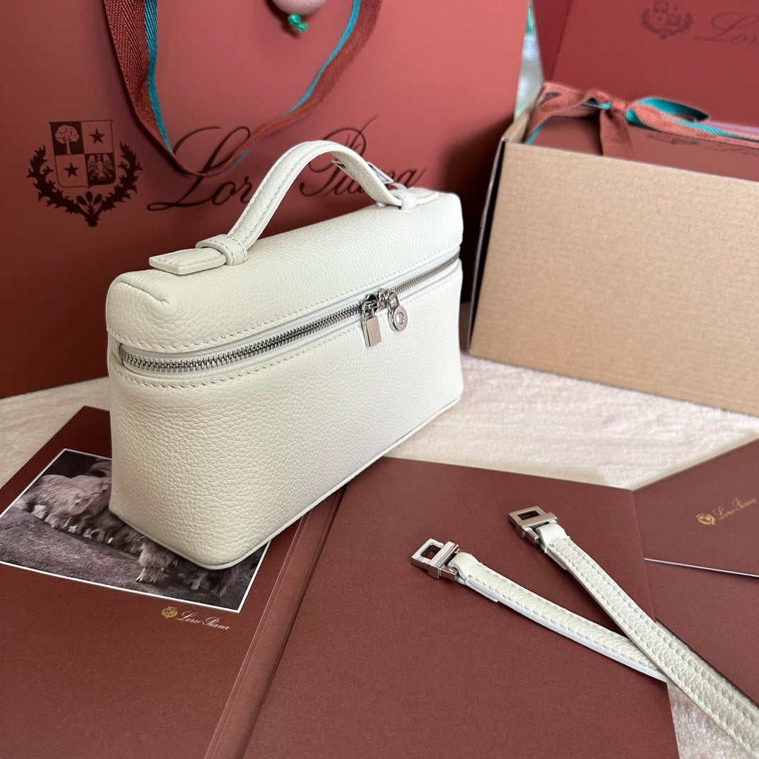 Extra Pocket L19 In White Grained Calfskin With Silver Hardware
