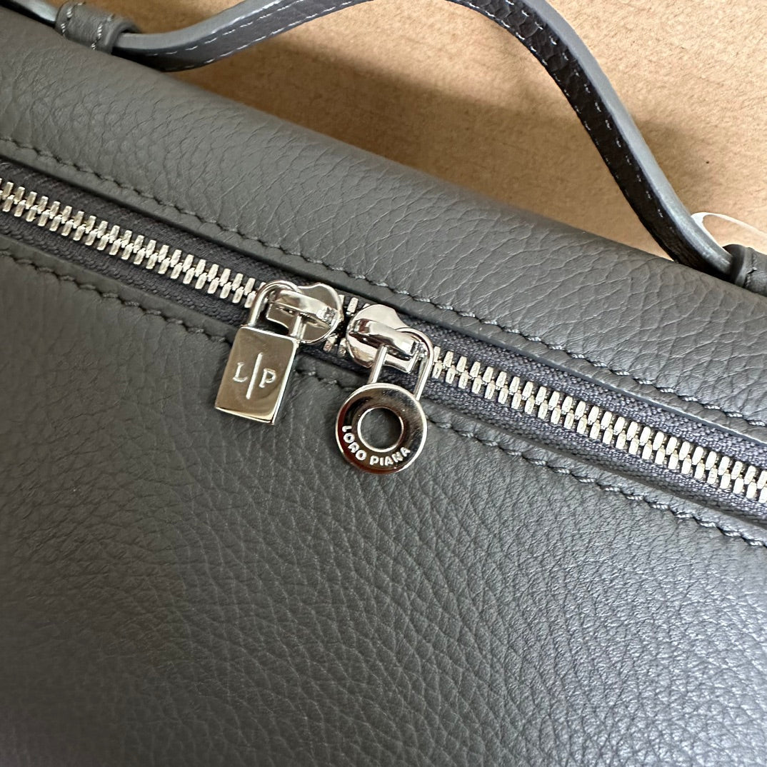 Extra Pocket L19 In Black Grained Calfskin With Silver Hardware