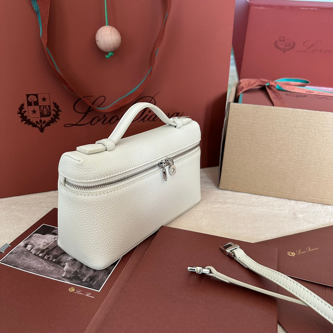 Extra Pocket L19 In White Grained Calfskin With Silver Hardware