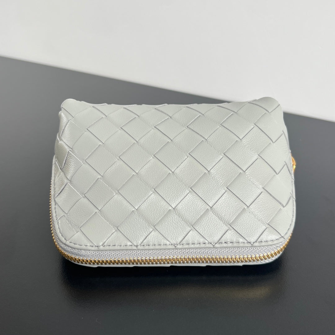 Intrecciato 16 Bag In White Lambskin