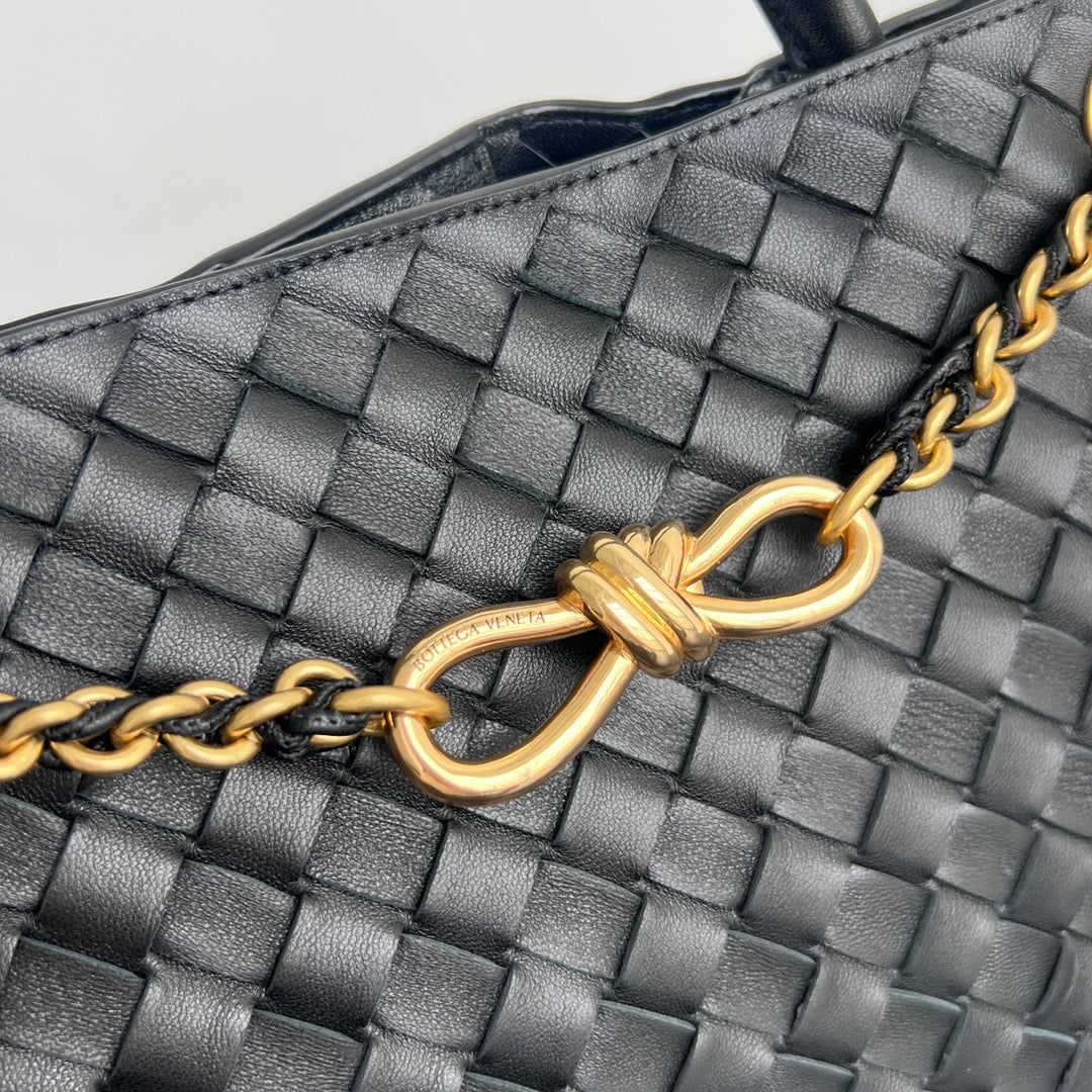 Bv Medium Andiamo 32 Black Lambskin
