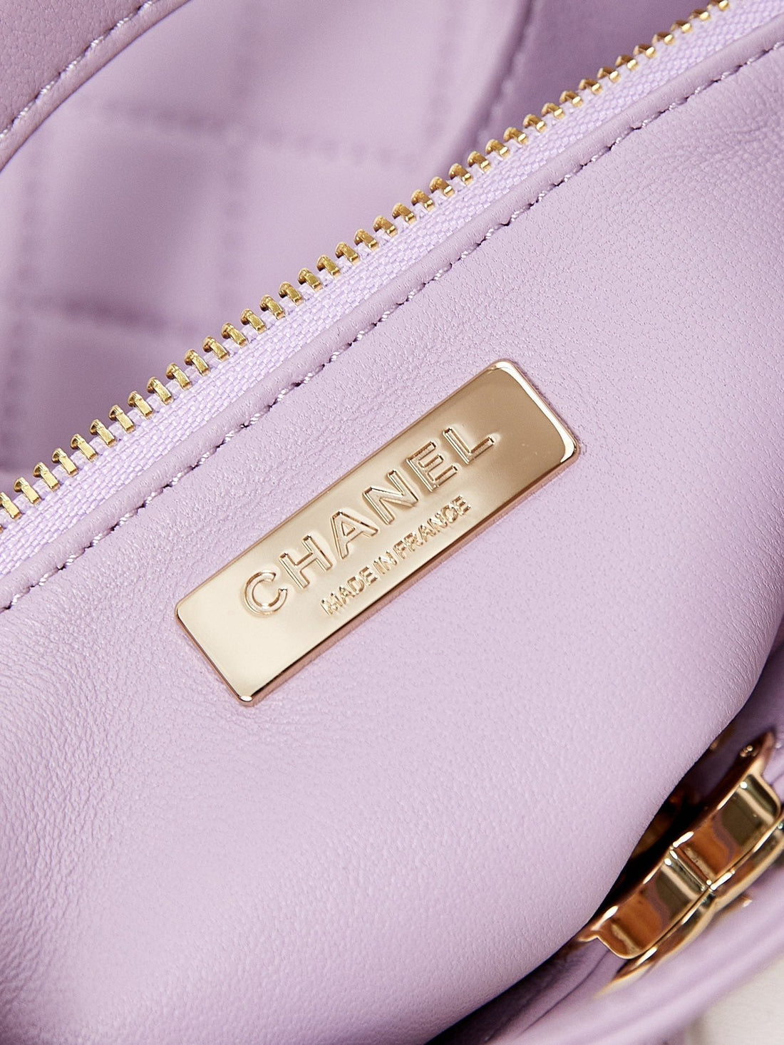 CC 24S31 Mini Shopping Bag 22CM Light Pink Lambskin Gold Hardware