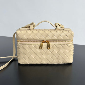 Bang Bang 22 Vanity Case In Beige Cream Calfskin