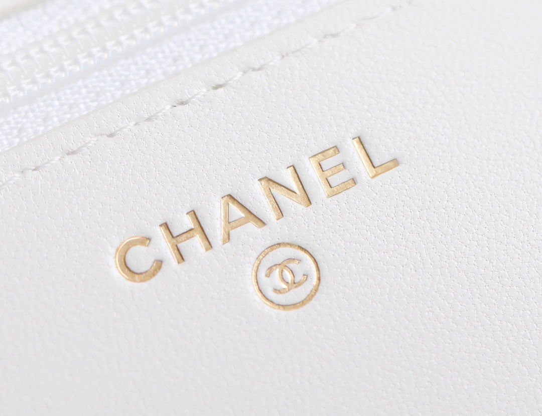 CC 24S Woc 19CM White Calfskin Pearl Ball