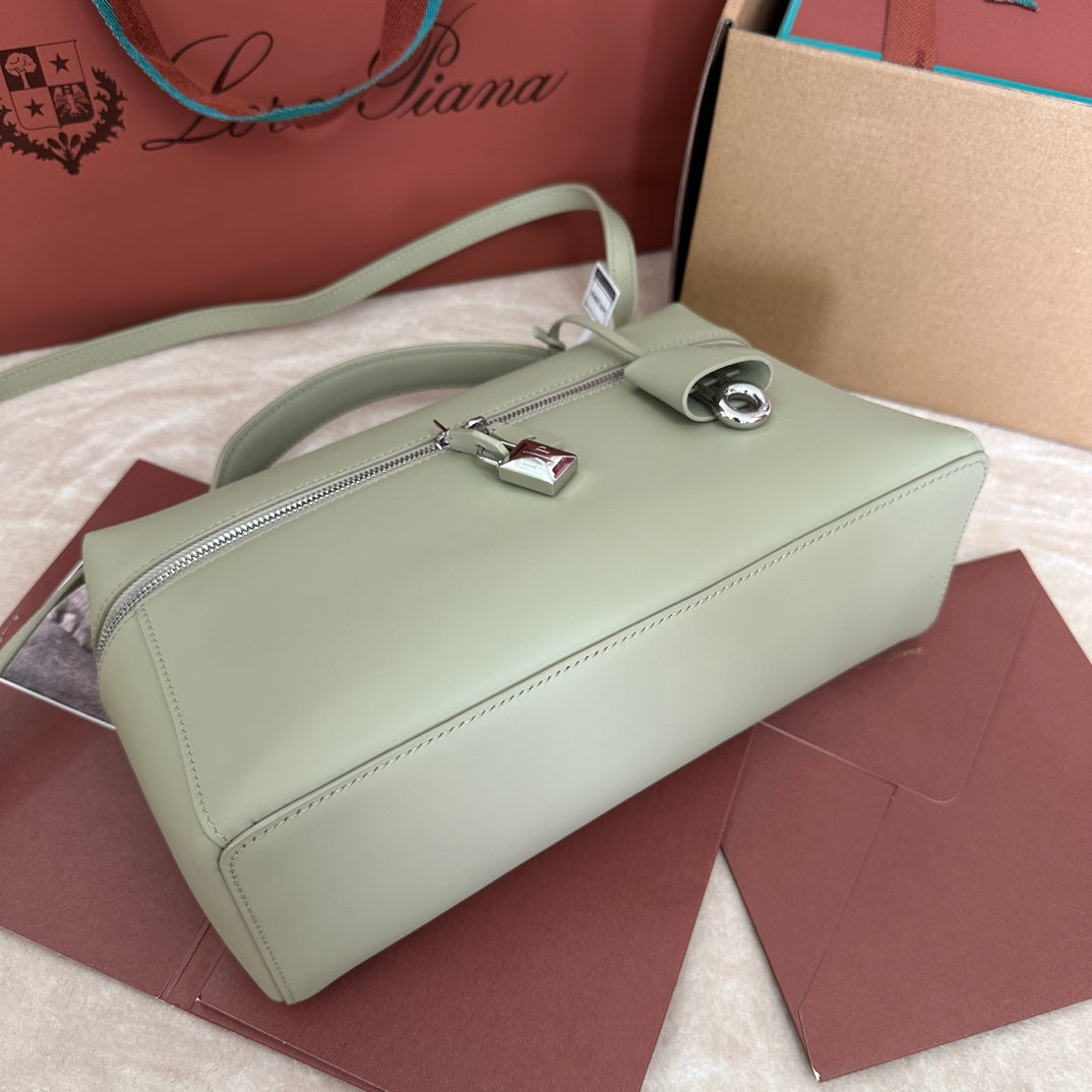 Extra Bag L27 In Pastel Green Smooth Calfskin With Silver Hardware