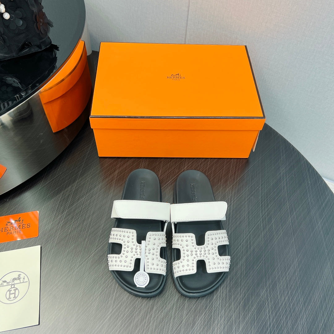 Chypre Sandal White Mix Black Calfskin Stylized