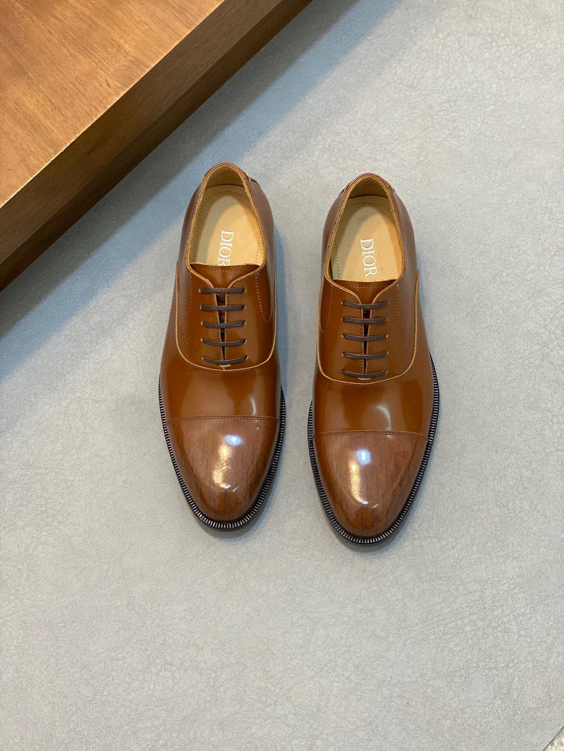 CD Timeless Simple Oxford Tawny Polished Calfskin