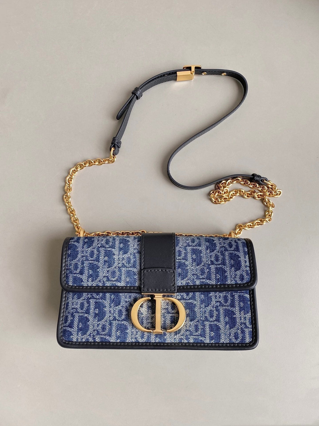 21 Mongtaigne East-Wet With Chain Blue Denim Oblique Jacquard
