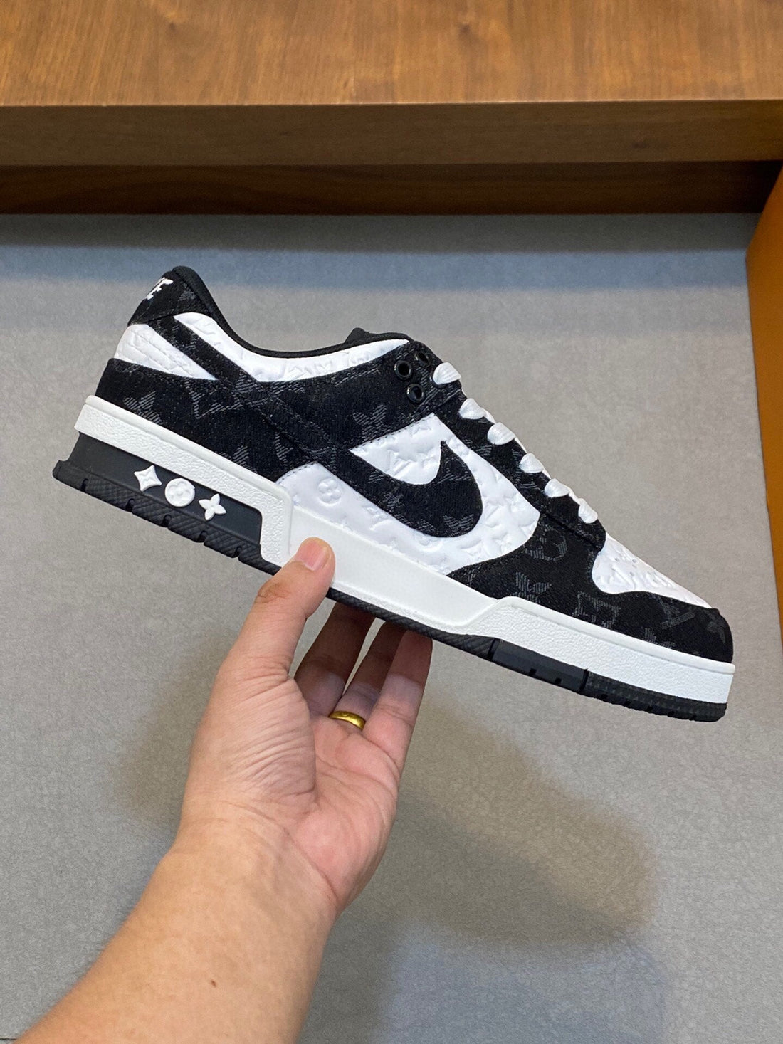 Air Trainer In Black Mix White Calfskin
