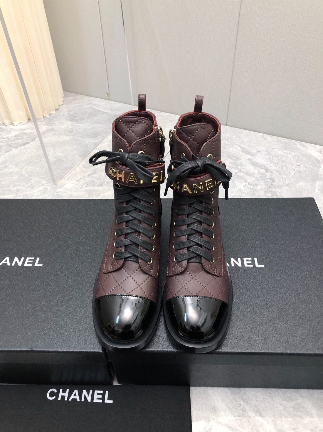 CC Short Boots 45MM In Brown Red Mix Black Quilted Lambskin And Glossy Cowhide 950033