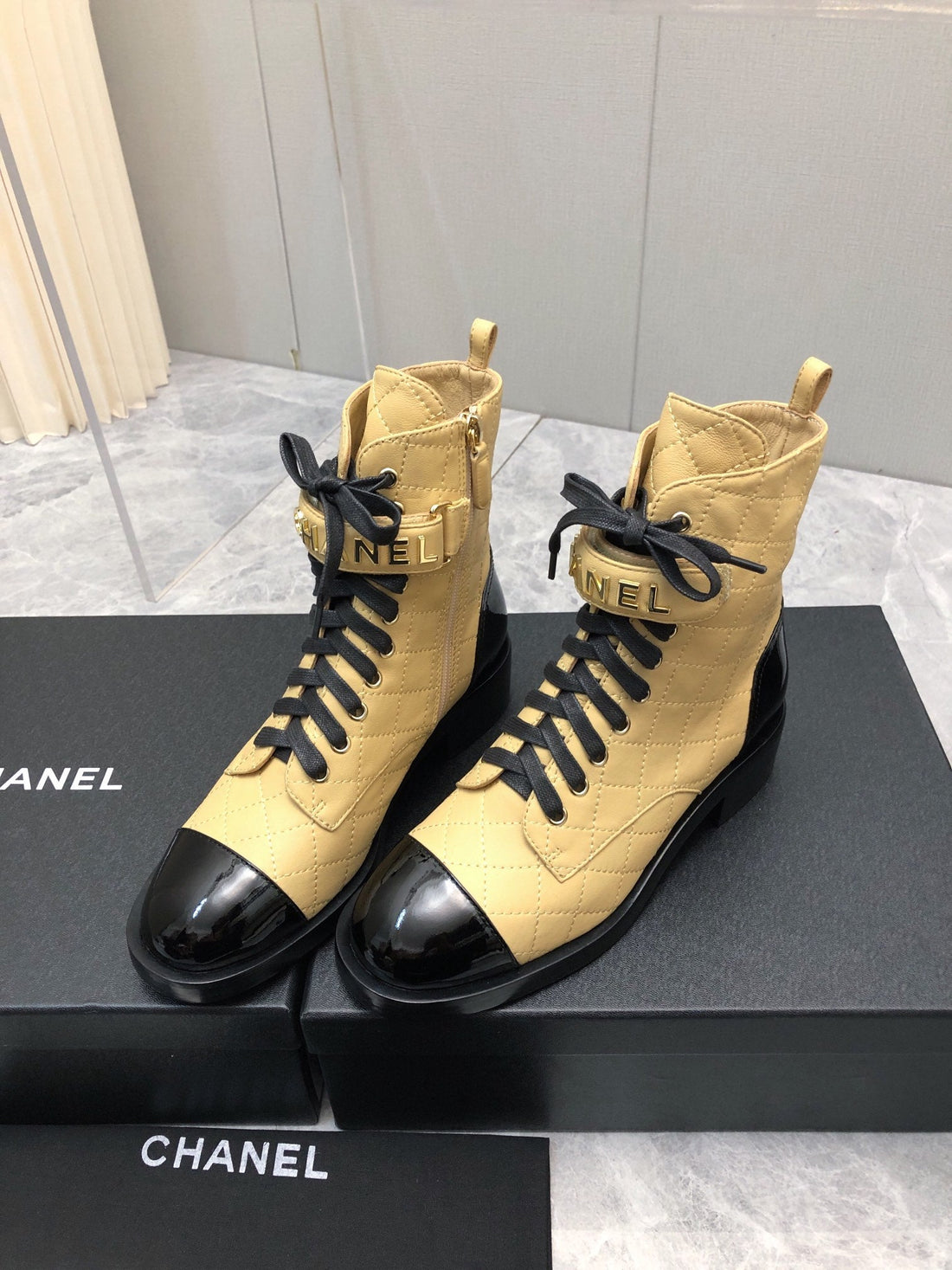 CC Short Boots 45MM In Light Yellow Mix Black Quilted Lambskin And Glossy Cowhide 950039