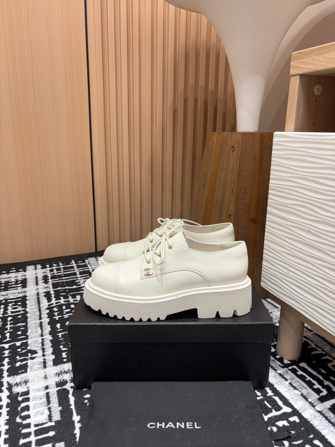 CC Oxford Shoes In White Calfskin