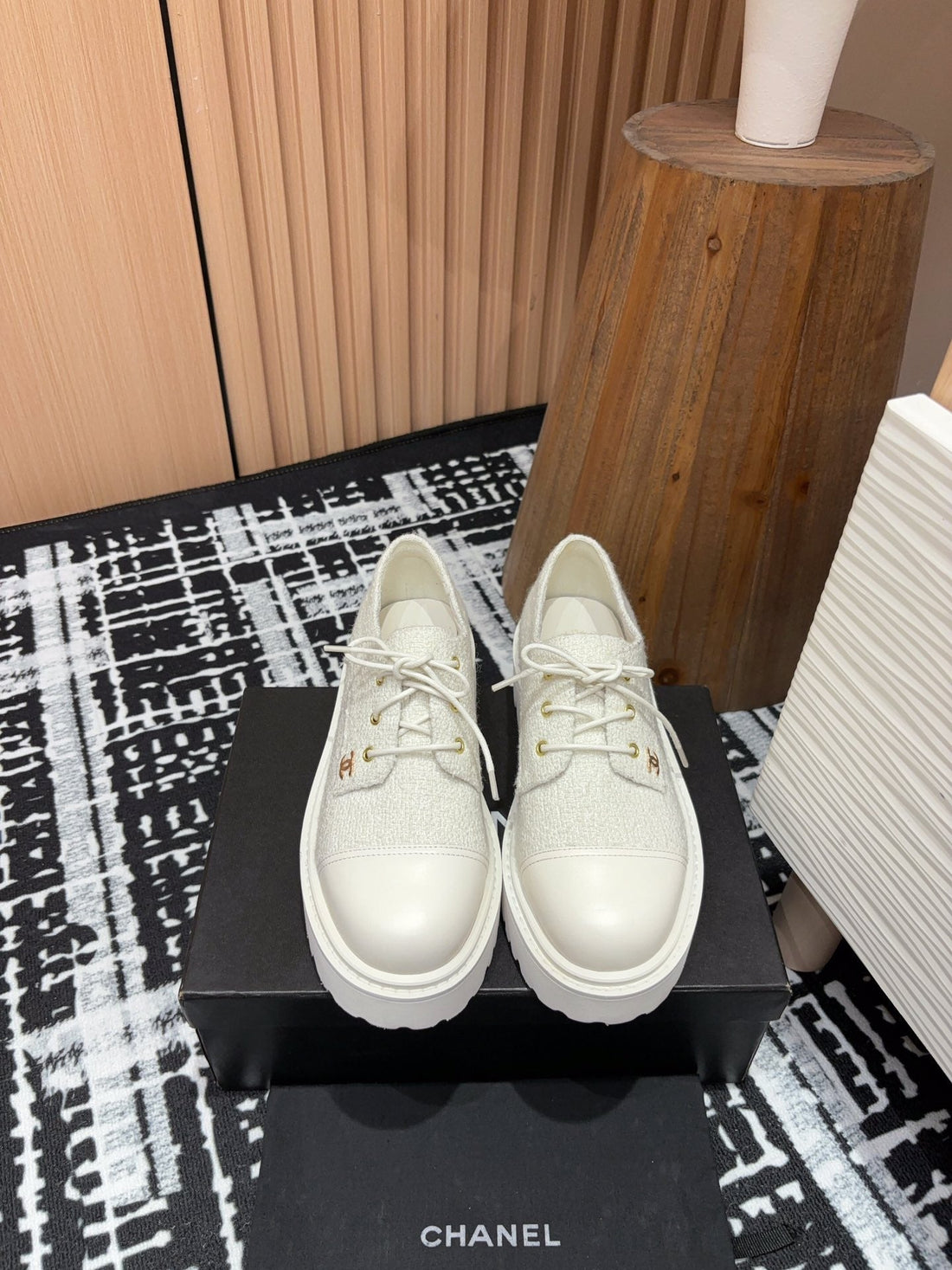 CC Oxford Shoes In White Tweed And Calfskin