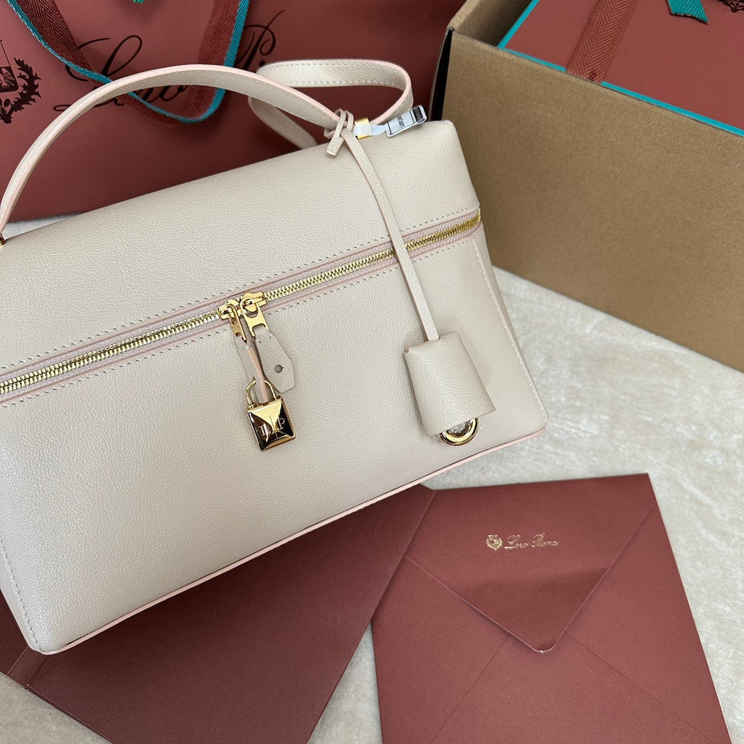 Extra Bag L27 In Light Pink Smooth Calfskin With Gold Hardware