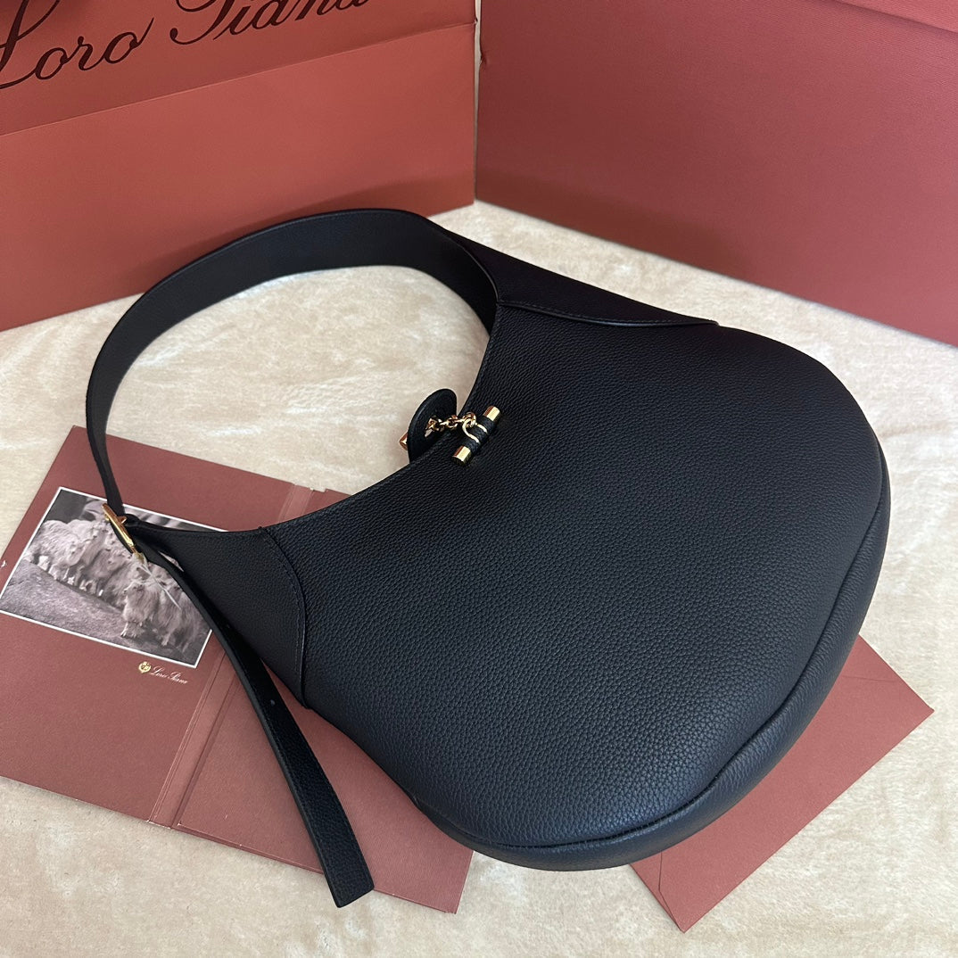Bobbin Shoulder Bag 32 In Black Calfskin With Gold Hardware
