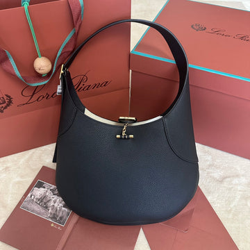 Bobbin Shoulder Bag 32 In Black Calfskin With Gold Hardware