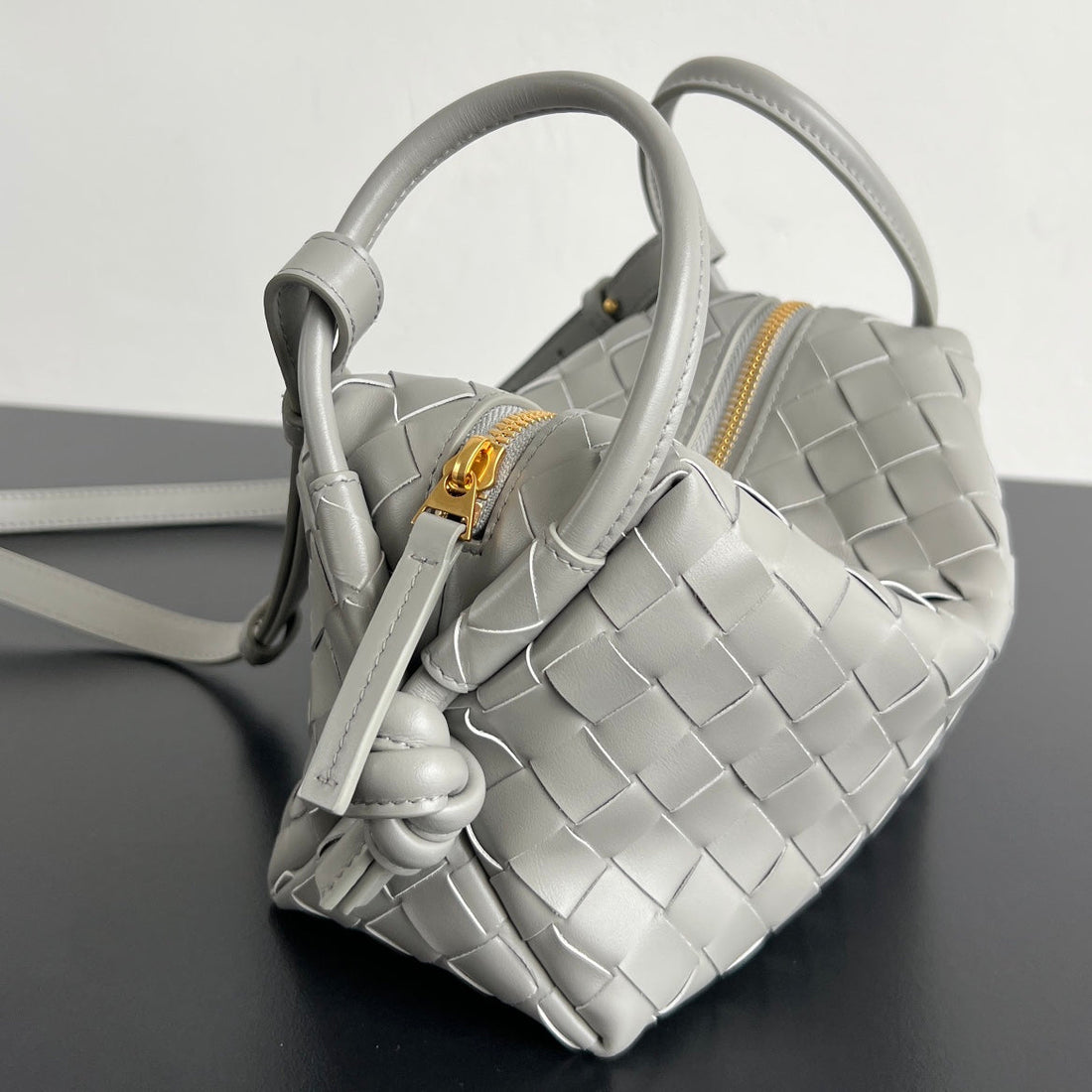 Bv Loop Top Handle 19CM Grey Lambskin