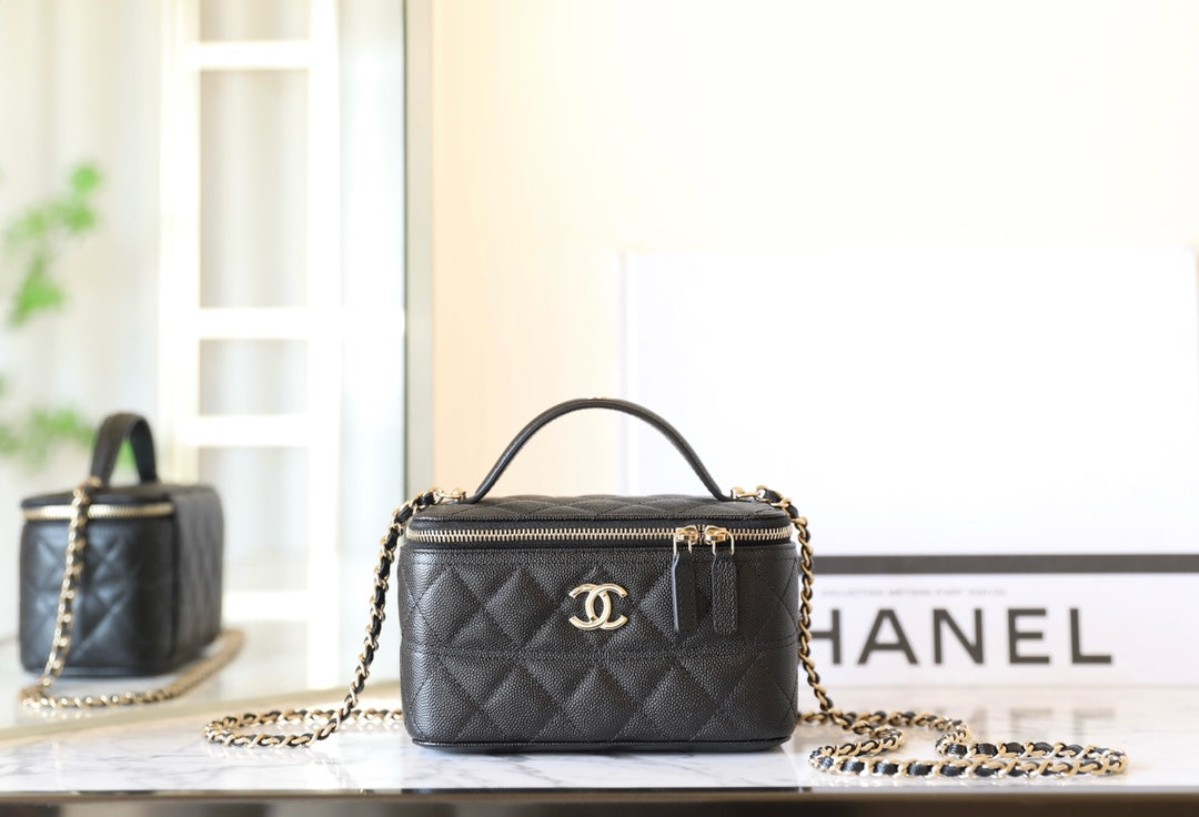 CC 25C Vanity 17CM Black Grained Calfskin