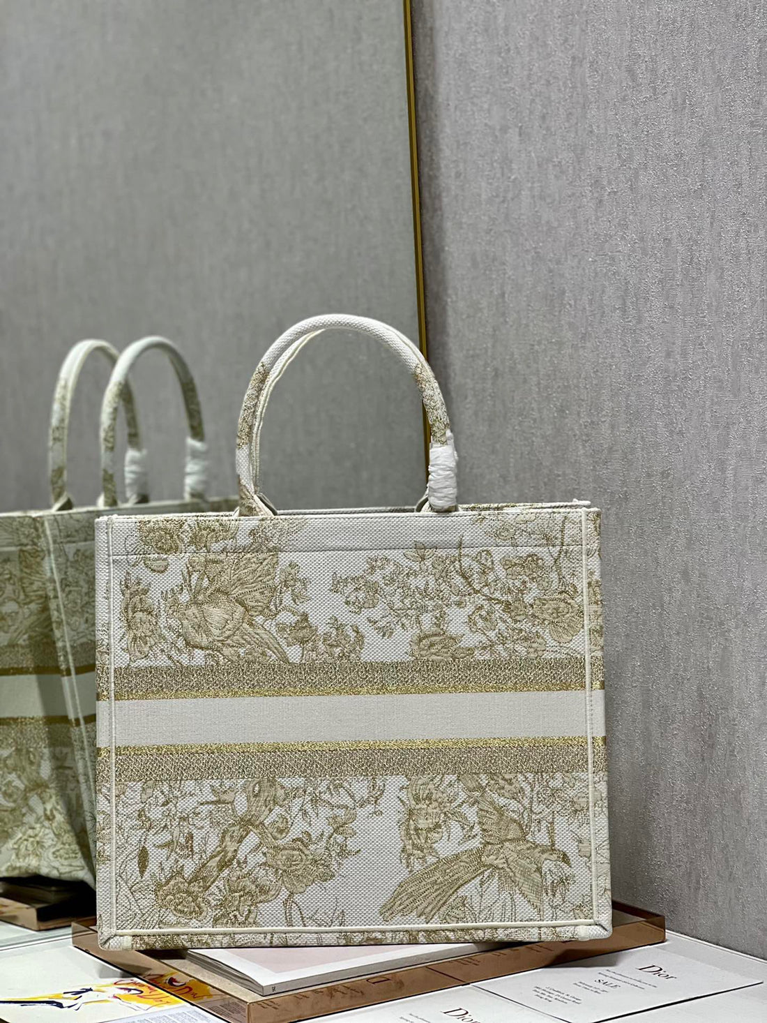 CD Golden Magpie Book Tote 42CM Bag Canvas 336588