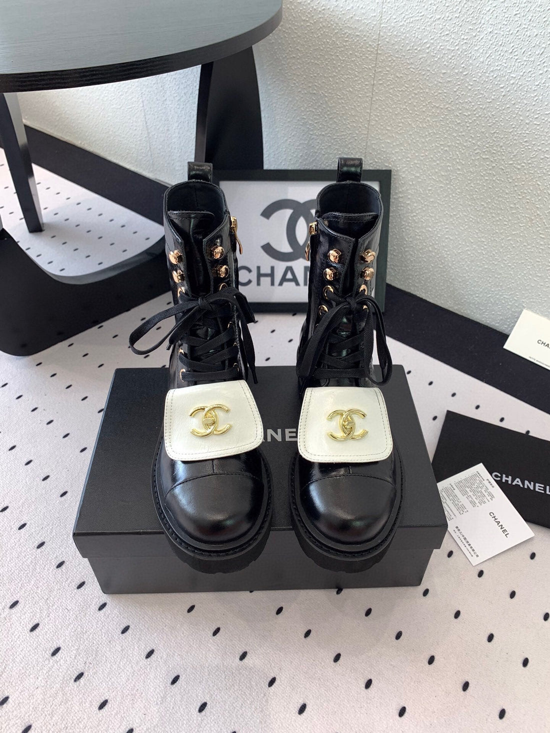 CC Split Toe Ankle Boot 40MM White Black Sheepskin Rubber Ghw 432517