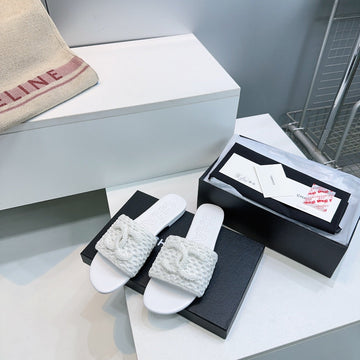 CC Flat Sandals White Knitted Sheepskin 628644