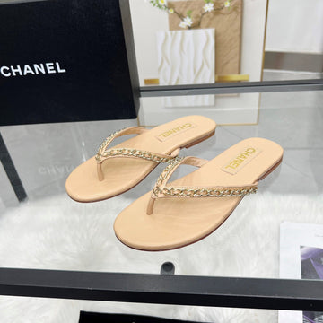 CC 26S Thong With Chain Beige Shiny Sheepskin 684863