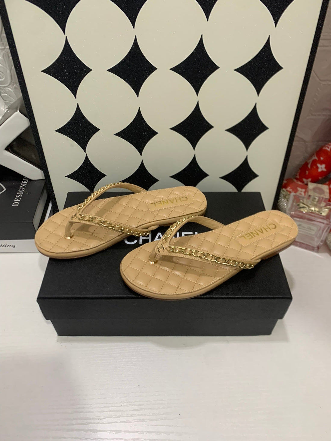 CC 26S Thong With Chain Beige Sheepskin 684867