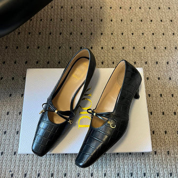 CD 26S Low Heel Pump 30 Black Cowhide 651157