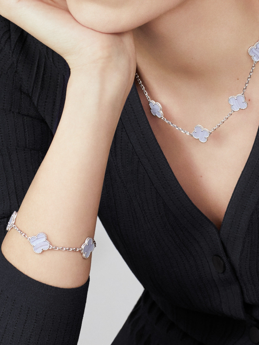 Clover 10 Motif Silver Chalcedony Necklace