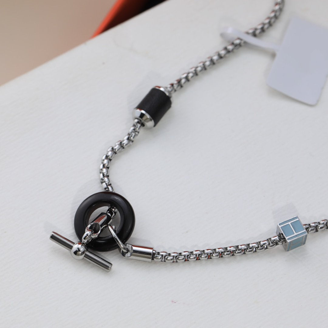 Hm Black Circle Silver Necklace