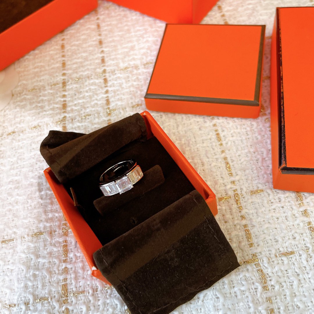 Hm Square Silver Diamond Ring