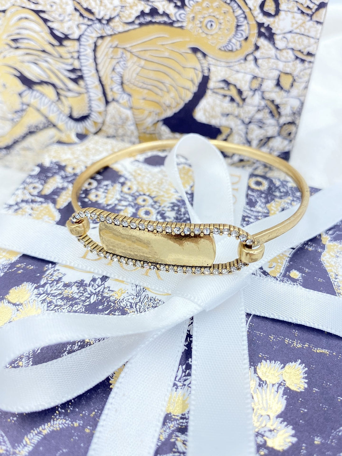 Dio Oval Letter Bracelet Gold Diamond