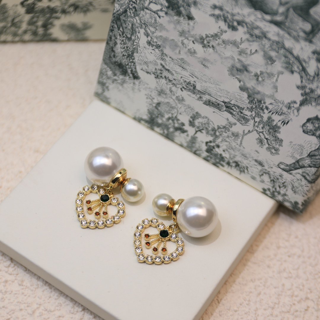 D-Pearl Heart Gold Diamond Earrings