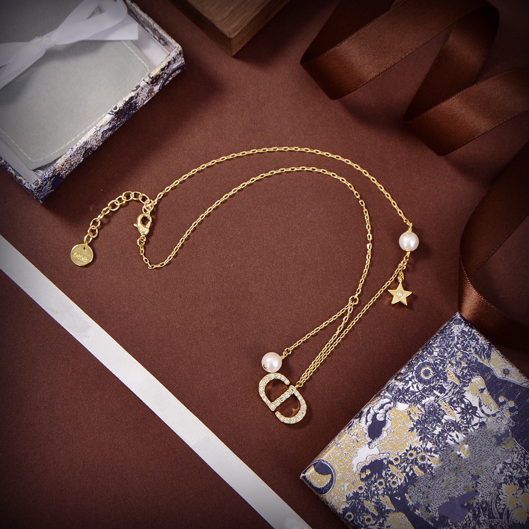 CD Star Pedant Gold Diamond Necklace
