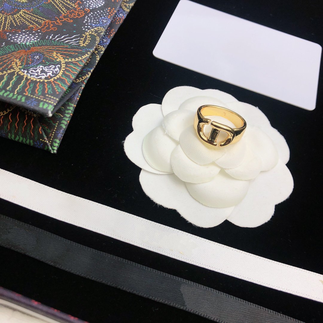 CD 30 Montaigne Gold Ring