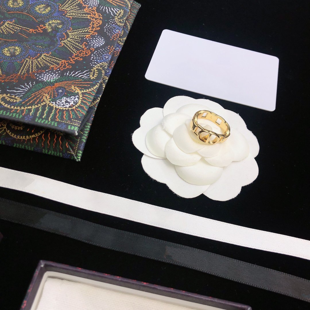 CD 30 Montaigne Ring Gold
