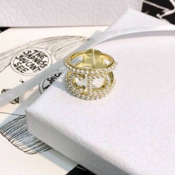 30 Montaigne Antique Pearl Gold Ring
