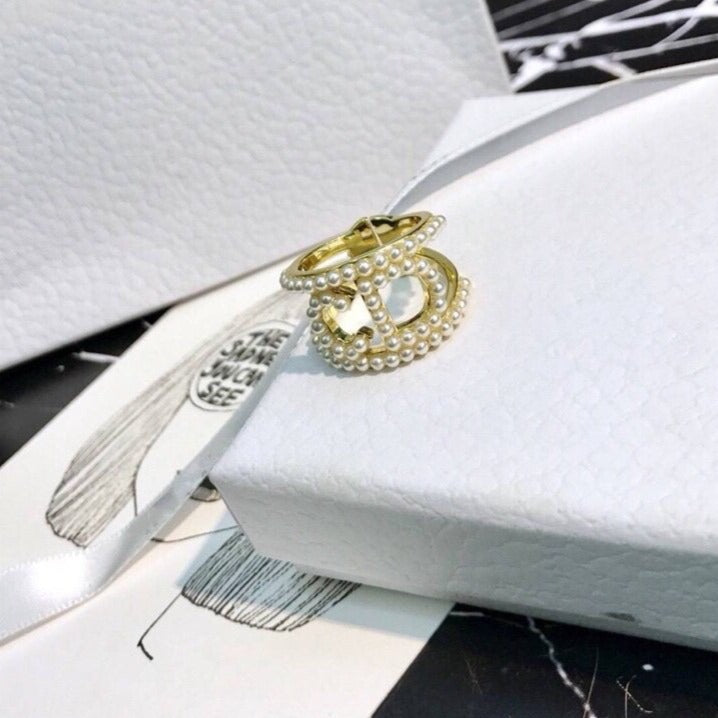 30 Montaigne Antique Pearl Gold Ring