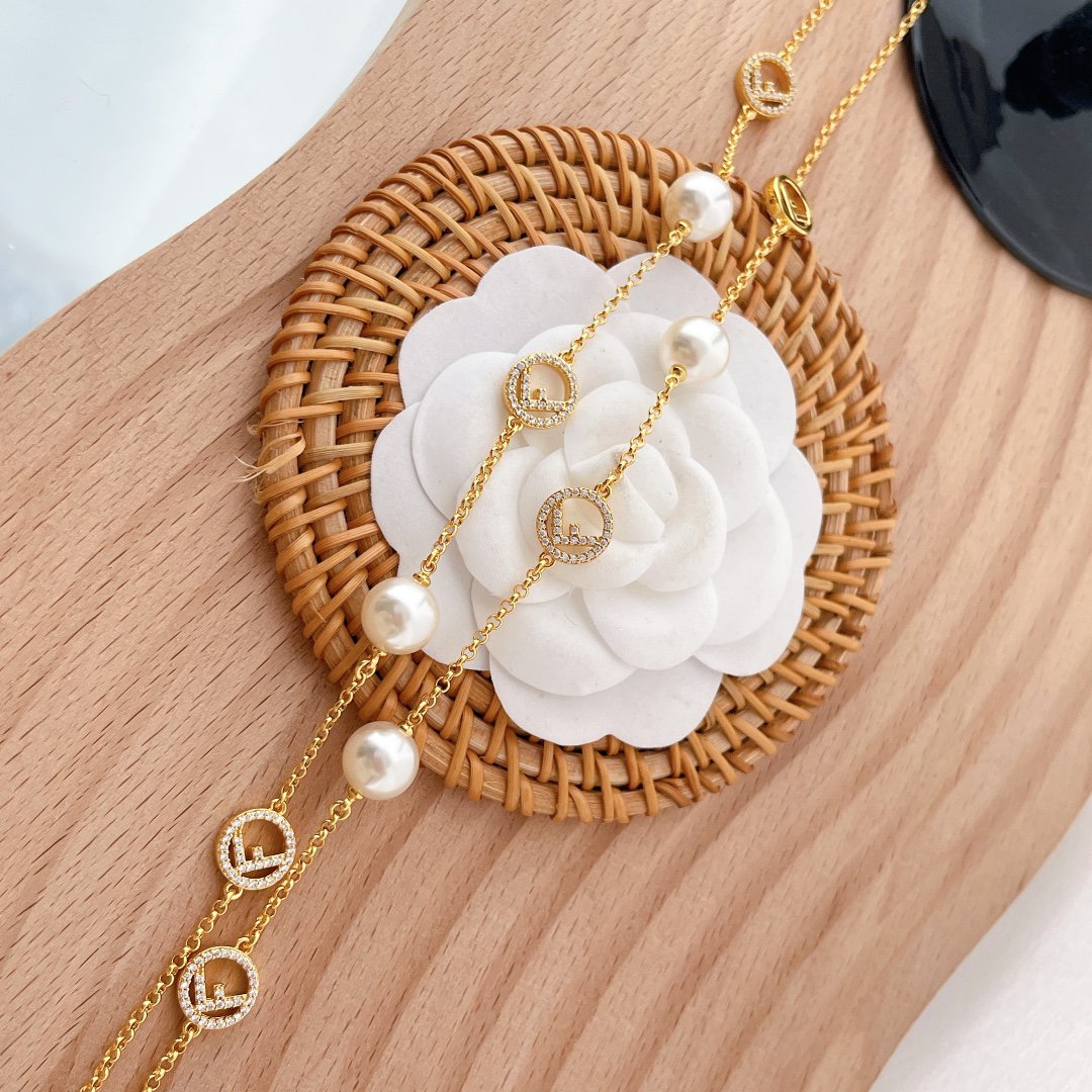 Ff 6 Motif Pearl Gold Diamond Necklace