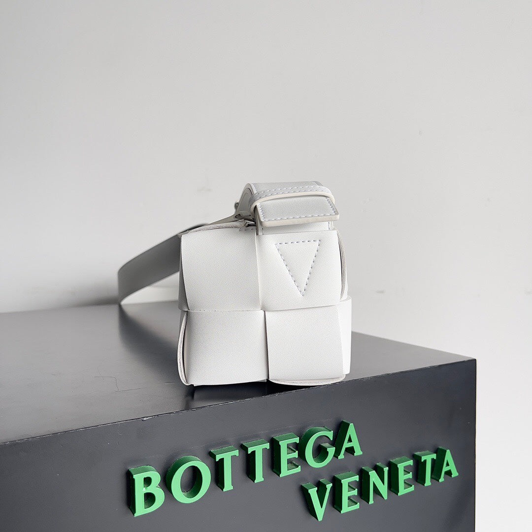 Bv Small Brick 24CM White Lambskin